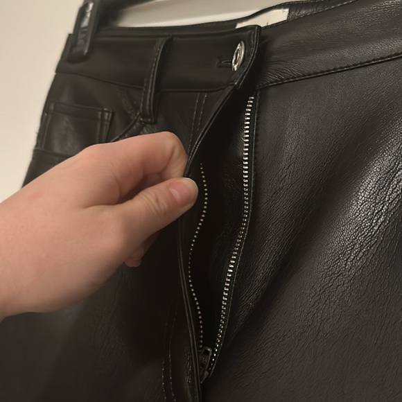 ARITZIA WILFRED SIZE 6 leather leggings. Small stain on front (see video and pic - Picture 4 of 9